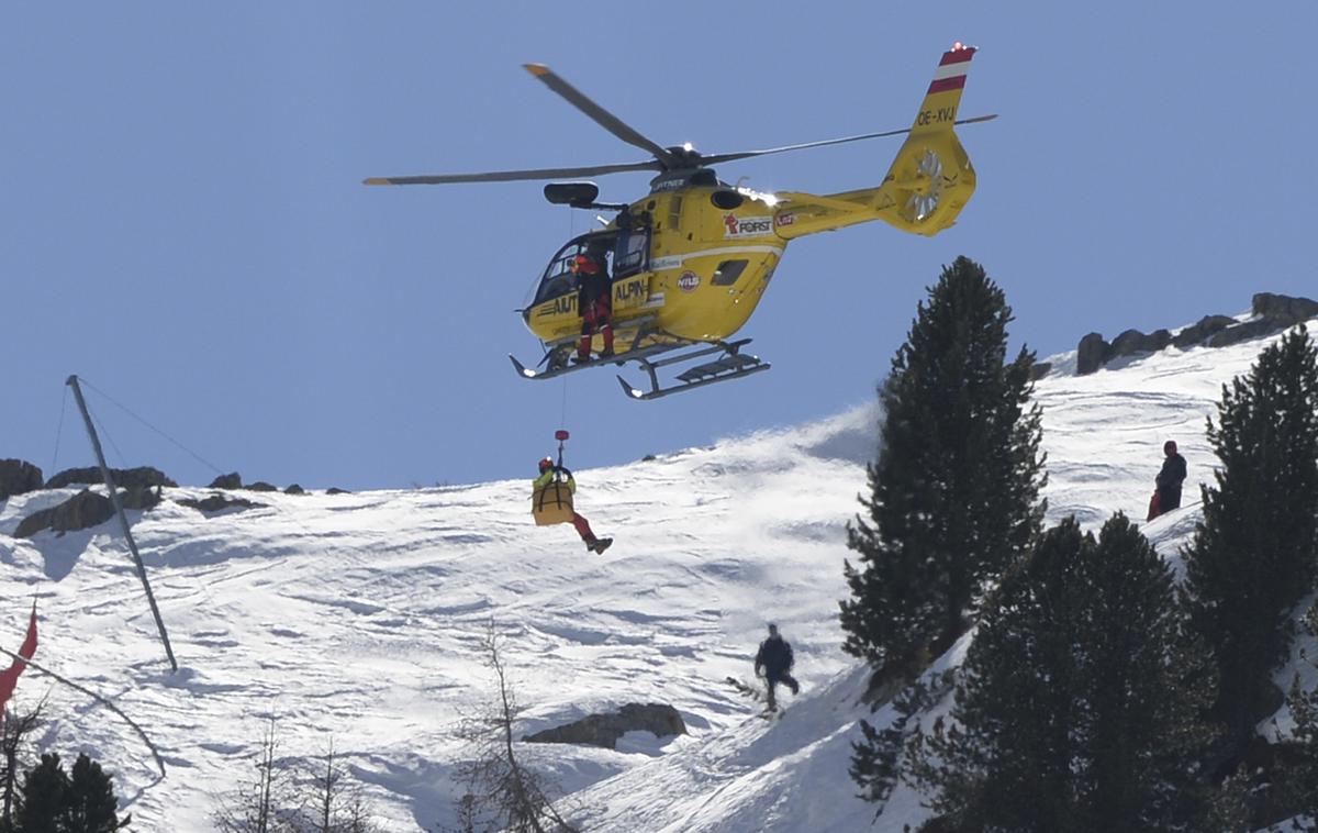 helikopter | Superveleslalomsko preizkušnjo v italijanski Val di Fassi sta zaznamovala huda padca Norvežanke Kajse Vickhoff Lie in Avstrijke Rosine Schneeberger. | Foto Guliverimage/Getty Images