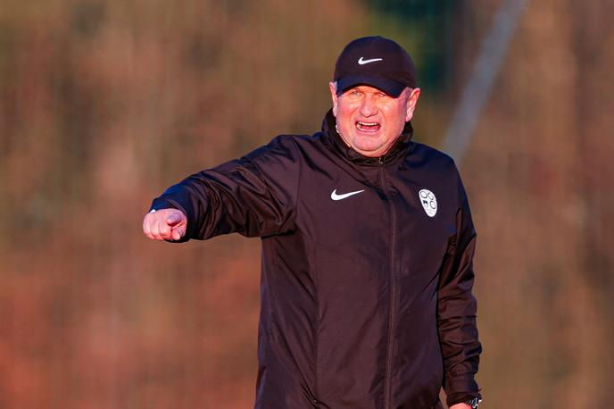 Matjaž Kek | Matjaž Kek na ponedeljkovem treningu na Brdu pri Kranju. | Foto Aleš Fevžer