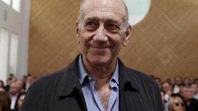 Nekdanji izraelski premier Olmert bo moral za zapahe