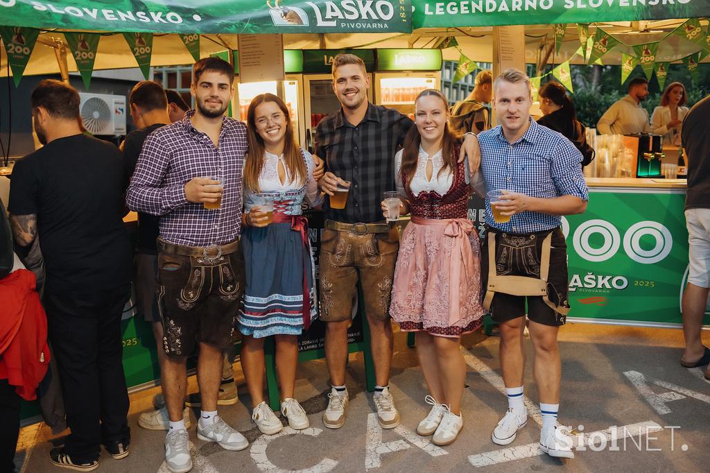 Franci otvoritev, lokal