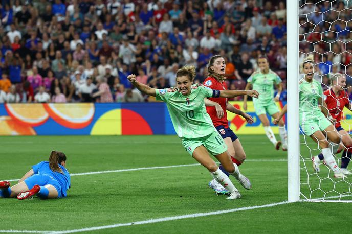 četrtfinale EP 2025 Cristiana Girelli | Cristiana Girelli je v 90. minuti zadela za vodstvo in napredovanje Italije. | Foto Reuters