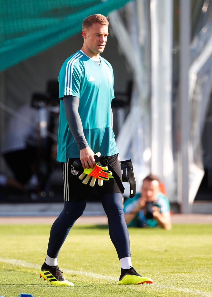Manuel Neuer se je po poškodbi stopala vrača na igrišče skoraj leto dni. | Foto: Reuters