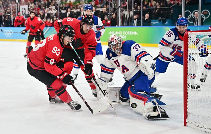 Vratar Connor Hellebuyck je odlično reševal rojake, zbral je 41 obramb, Američani pa so na vrata tekmecev sprožili 28 strelov. | Foto: Reuters