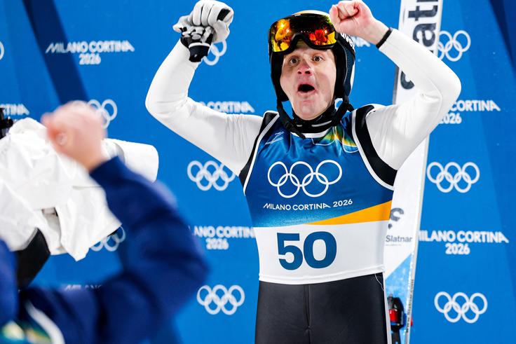 Trenutek za zgodovino – Domen Prevc je po razpletu dokončno dojel, da je postal olimpijski prvak. | Foto: Aleš Fevžer