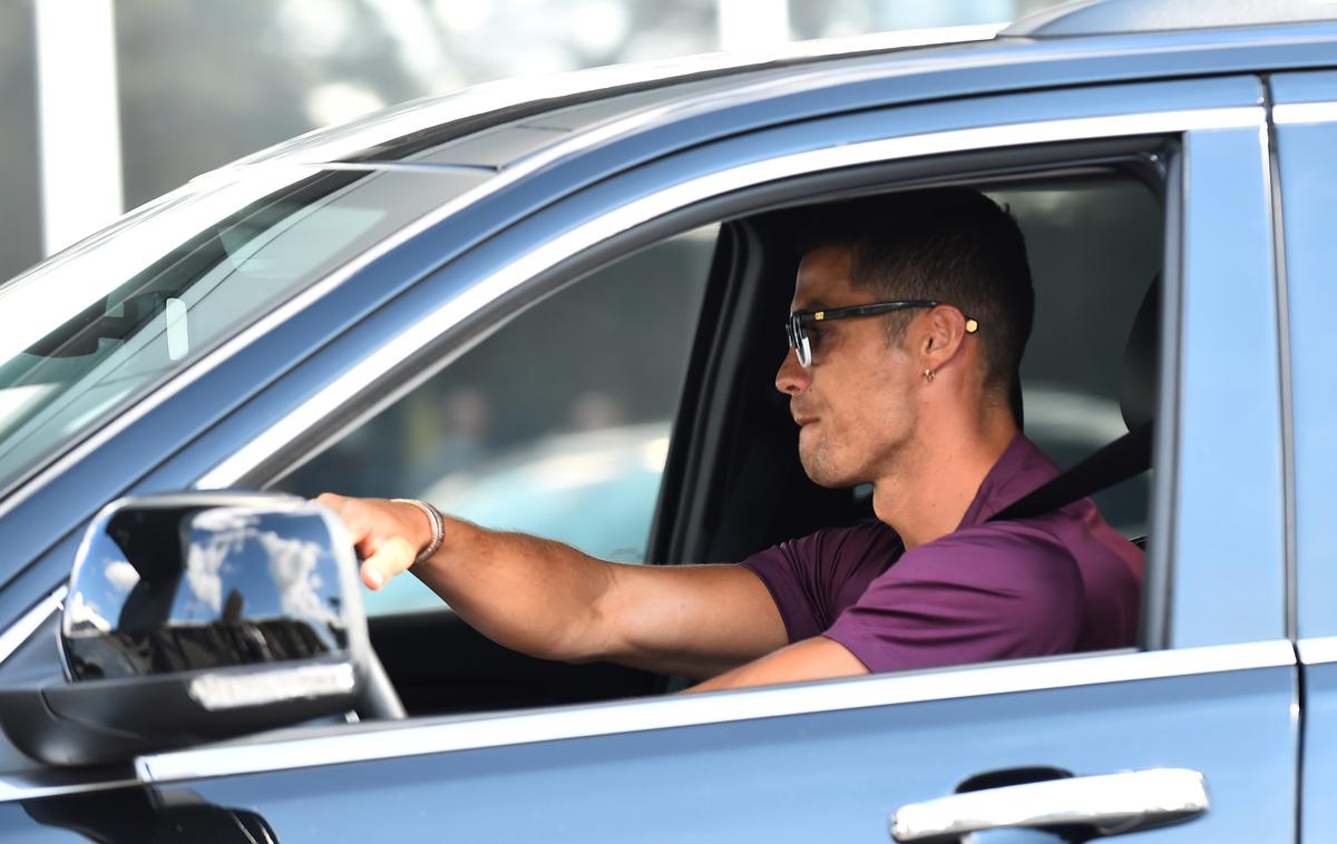 Cristiano Ronaldo | Cristiano Ronaldo si je z odhodom v Torino za štiri dni skrajšal obvezno karanteno. | Foto Reuters