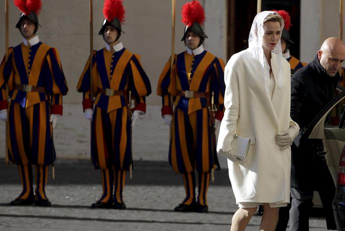 Od kdaj švicarski gardisti varujejo papeža