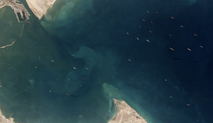 Na ponovno odprtje Sueškega prekopa čaka več kot 300 ladij