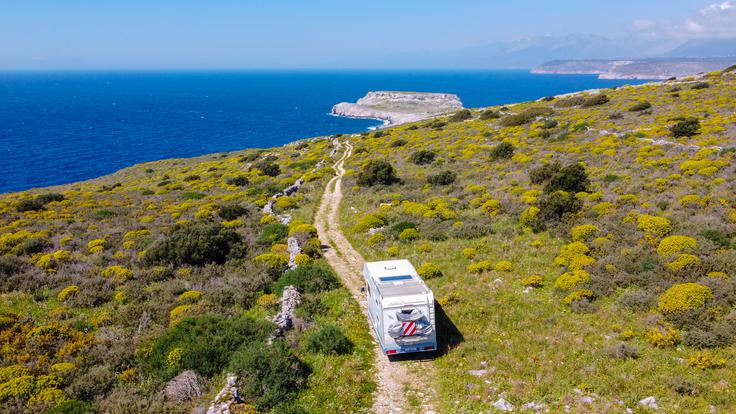 Pet let so Nastja, Rok in Šnofka živeli v avtodomu. V tem času nikoli niso prespali v kampu, parkirišču za avtodome ali kjerkoli, kjer bi morali za prenočevanje plačati. Iskali so skrite, neobljudene kotičke, kjer so lahko uživali v samoti. | Foto: Osebni arhiv
