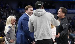Lastnika Dallasa ob velikem jackpotu NBA "vreščala kot najstnici na koncertu Taylor Swift"