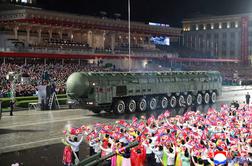 Na veliki vojaški paradi prvič predstavili raketo, ki lahko doseže ZDA #foto