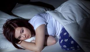 Kako umiriti misli pred spanjem