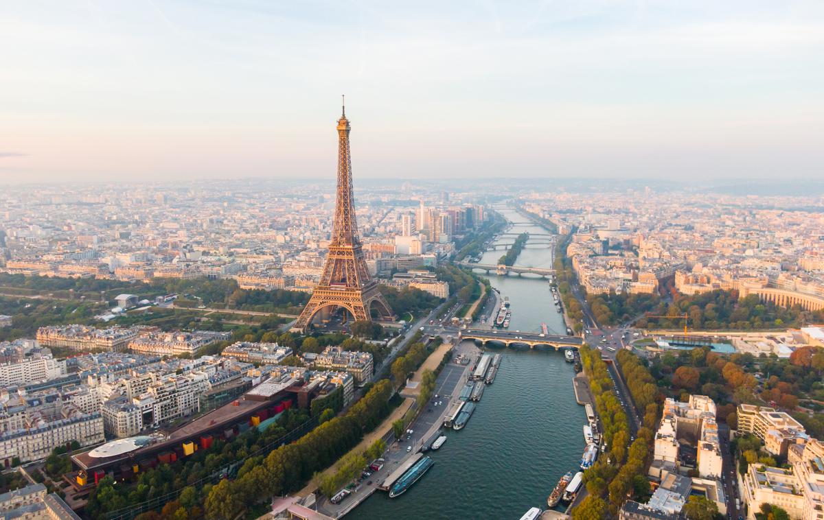Pariz | Francoski predsednik Emmanuel Macron je izpostavil, da so uvedbo vozovnice, ki sledi omejitvam v domačem zračnem prometu z začetka letošnjega leta, podprli tudi predstavniki francoskih regionalnih oblasti. | Foto Shutterstock