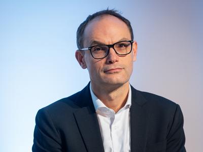 Mesec: Logar molči, ker pozna ozadje afere s prisluhi