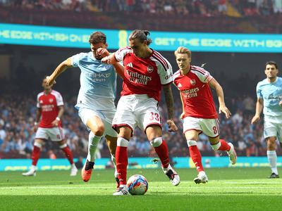Arsenal ekspresno povedel v boju za superpokalno lovoriko #vŽivo