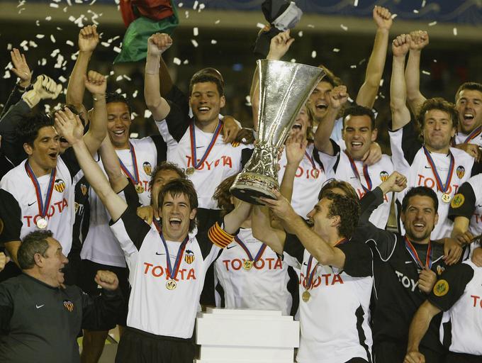 Leto 2004 je bilo najuspešnejše v več kot 100-letni zgodovini Valencie, ki je takrat postala španski prvak, osvojila pokal Uefa in zmagala tudi v evropskem superpokalu. | Foto: Getty Images