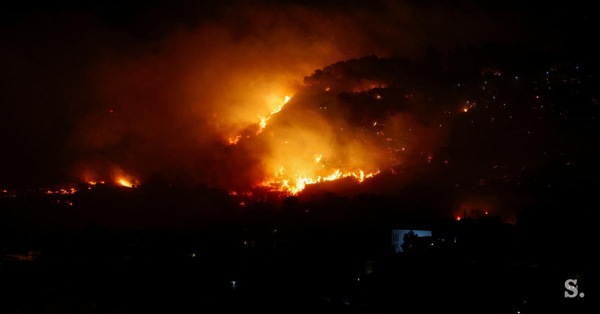 Tempeste e incendi in Italia uccidono cinque persone, stato di emergenza in Sicilia #video