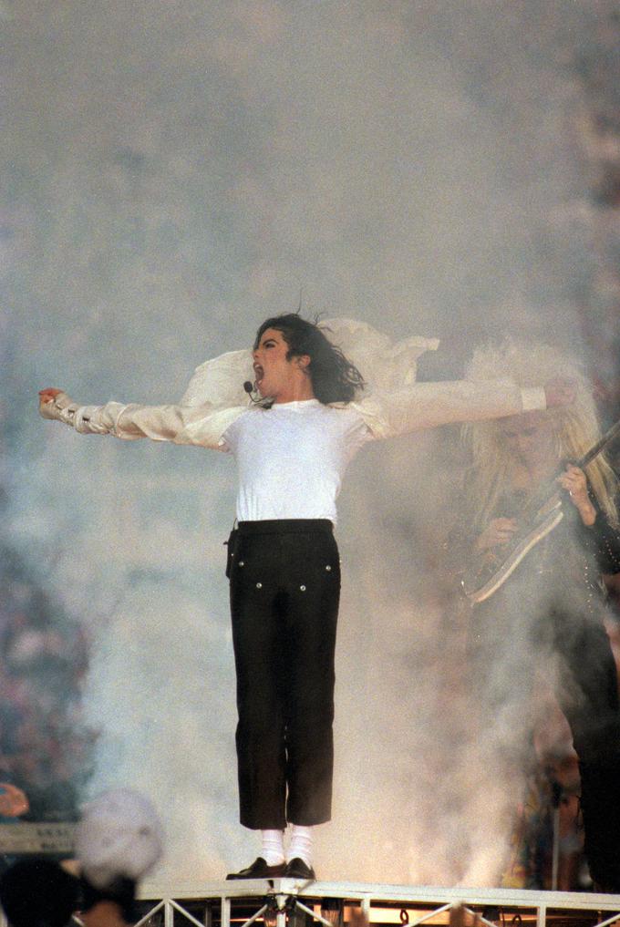 To, da za Michaela Jacksona pravijo, da je imel kompleks Jezusa, njegovega fotgrafa Harrisona Funka jezi. | Foto: Getty Images