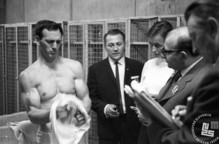 Cerar je prav v Tokiu, ki bi poleti moral gostiti olimpijske igre, leta 1964 postal olimpijski prvak na konju z ročaji in uspeh dopolnil z bronom na drogu. Večkrat je že povedal, da ga na Japonsko, ki jo je nazadnje obiskal novembra lani, vežejo izredno lepi spomini. | Foto: Muzej novejše zgodovine Slovenije