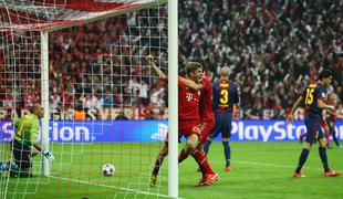 Bayern kot valjar čez Barcelono, Messi pogrešan