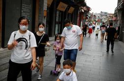 V Pekingu zaprli deset sosesk, v Črni gori spet koronavirus #video