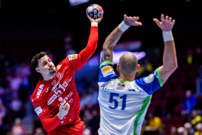 V živo: oslabljeni Slovenci slabo odprli derbi s Hrvaško