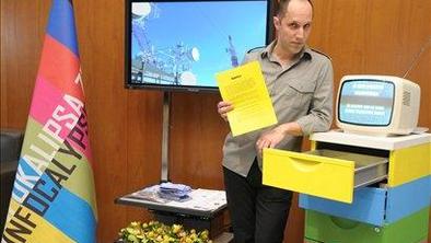 V DZ umetniški manifest za pravično delitev javnih frekvenc