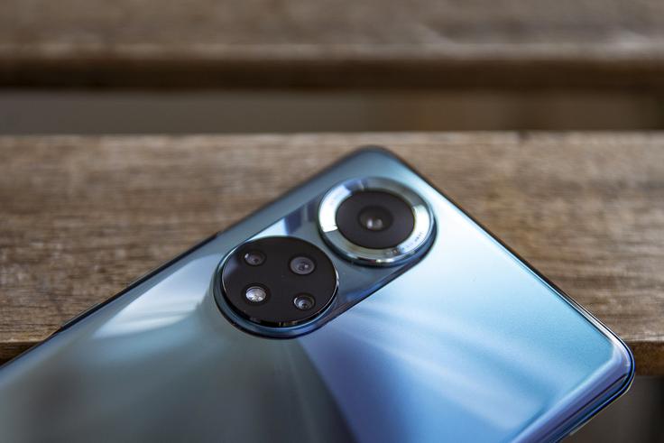 Glavna kamera pametnega telefona Honor 50 se ponaša s tipalom ločljivosti 108 milijonov pik, ki zna dobro zajeti svetlobo, tudi kadar je te na voljo malo. | Foto: Ana Kovač