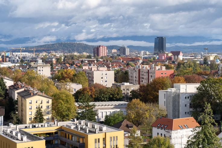 Ni odločilno le, ali mlad človek danes ima stanovanje, ampak ali verjame, da bo do njega s svojim delom nekoč prišel. | Foto: Shutterstock