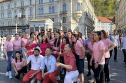 Ob jubileju: Čuki skupaj s tekačicami ustvarili himno