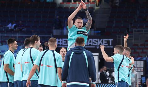 V živo: Dončiću že v tretji minuti tehnična napaka, a Slovenija je povedla