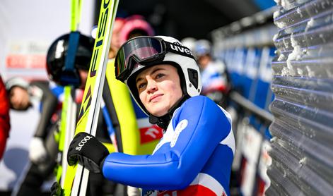 Skakalka kritična do Fis: sleči smo se morale skoraj do golega