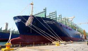 Prvič na morju: To je največja tovorna ladja na svetu #foto