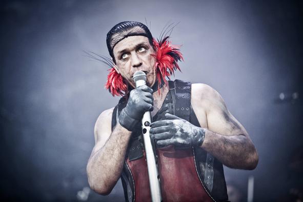 Preiskava obtožb proti pevcu skupine Rammstein je končana