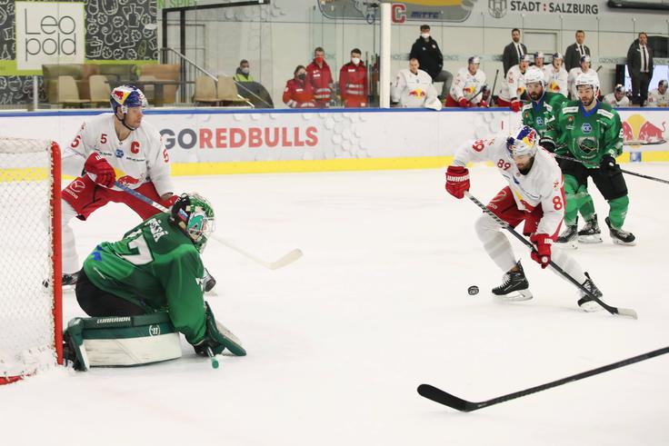 Paavo Hölsä je zaustavil 29 od 31 strelov domačih, Olimpija je na gol Salzburga sprožila 38 strelov. Kapetan Salzburžanov Thomas Raffl je odigral 800. dvoboj tega tekmovanja. | Foto: Guliverimage/Vladimir Fedorenko