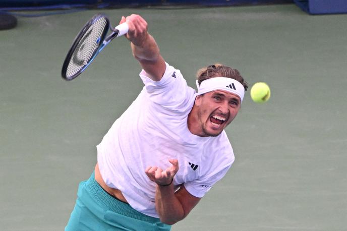 Alexander Zverev | Alexander Zverev je uvodni niz izgubil, nato pa dobil naslednja dva in napredoval | Foto Reuters