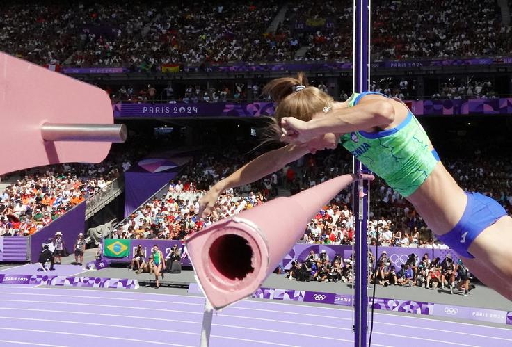 Tina Šutej je v finalu skoka ob palici tekmovanje končala na višini 4,60. | Foto: Reuters