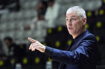 Pet poškodovanih košarkarjev, dvigalo je padlo tri nadstropja