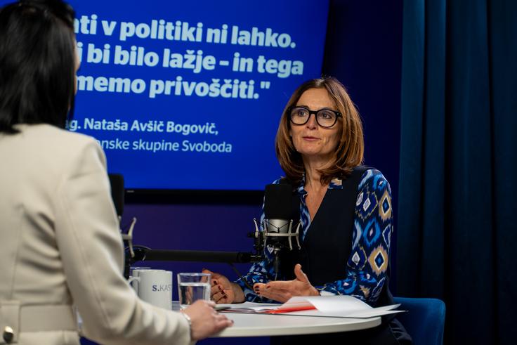 Avšič Bogovič poudarja, da opozicija že ves mandat vsak dan izkorišča za politične napade in diskreditacije, medtem ko koalicija do izteka mandata nadaljuje seje in zakonodajno delo, usmerjeno v izboljšanje blaginje ljudi in delovanja družbe. | Foto: Liam Toni Šironjič