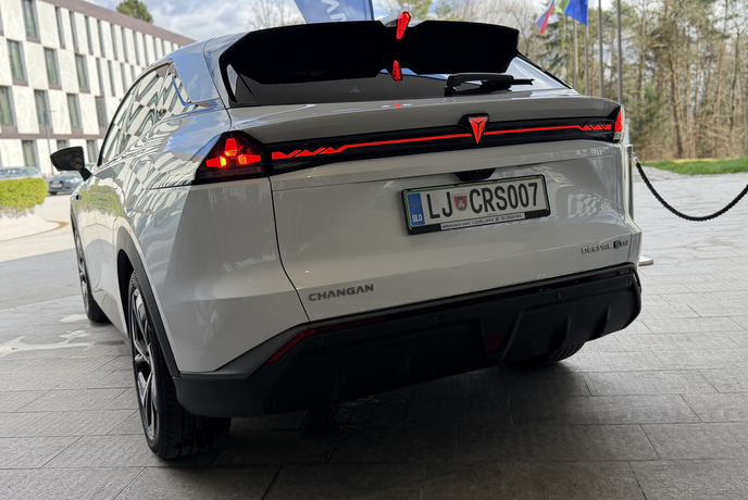 Razkritje v Ljubljani: avtomobili z logom, ki ga še ne poznate