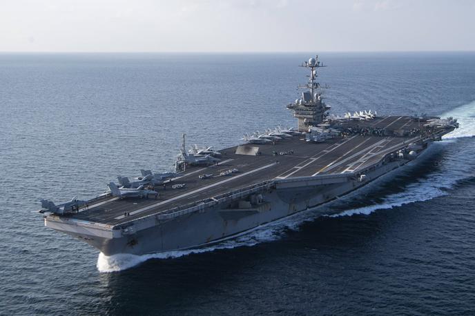 USS Harry S. Truman, letalonosilka | Letalonosilko USS Harry S. Truman ameriška mornarica uporablja od leta 1998. Ena njenih prvih operacij je bilo sodelovanje v napadu na Irak leta 2001. Dve leti pozneje, leta 2003, je obiskala tudi Koper.  | Foto Guliver Image