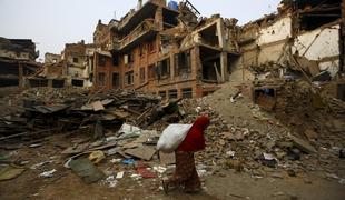 Nepalska statistika: uničenih pol milijona hiš, najmanj 7.700 žrtev