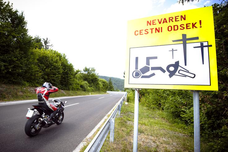 Motorist na nevarnem odseku | Foto: Klemen Korenjak