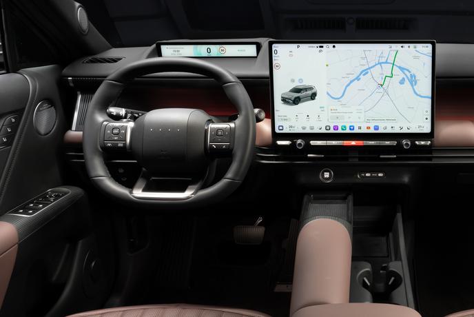 Priljubljeni korejski SUV: taka je nova notranjost, zanimivost tudi pri vratih #foto