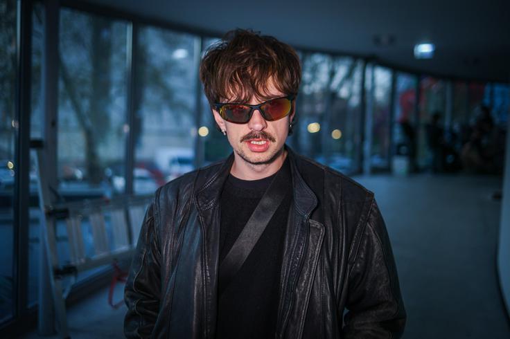  "Mislim, da smo več ali manj vsi prijateljčki na glasbeni sceni, sploh novi val in tudi starejši," je dejal Štras. | Foto: Daniel Novakovič/STA