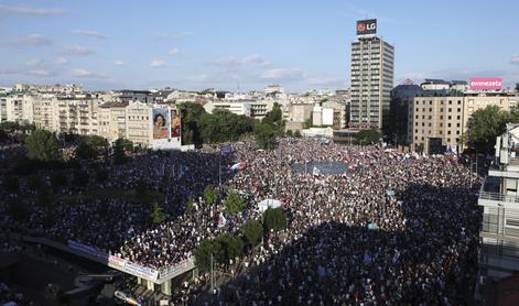 Beograd poka po šivih, Vučić napoveduje nasilni shod