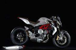 Brutale 800: lepotica in zver z novo prostornino