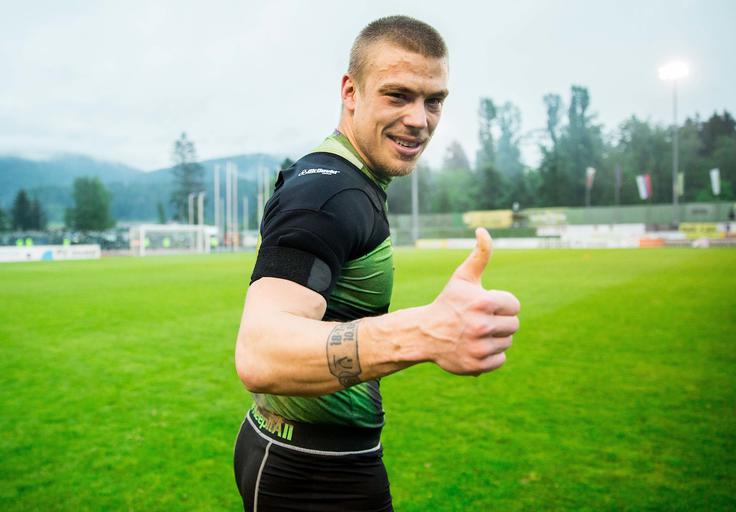 V soboto je večji del tekme med vratnicama Olimpije stal kapetan Nejc Vidmar. | Foto: Vid Ponikvar