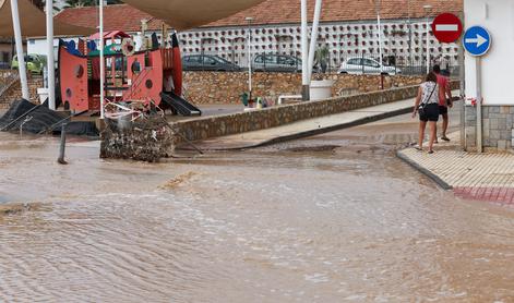 Katalonijo zajele poplave: prebivalci ujeti v stavbah in avtomobilih #video