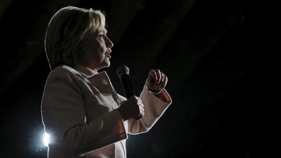 Clintonova znova v težavah zaradi elektronske pošte 