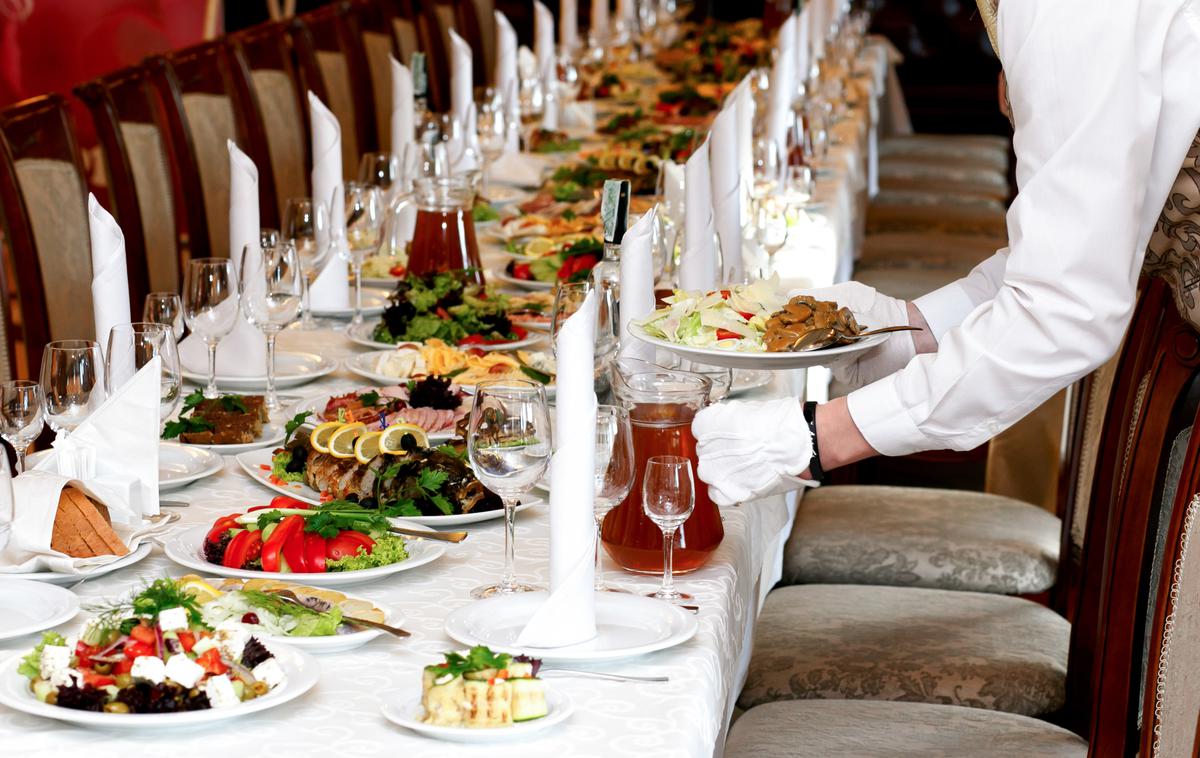 Večerja | Pristojni francoski organi, ki so v petek dogodek potrdili, niso navedli, kaj je bilo na jedilniku na večerji, ki je potekala prejšnji teden. | Foto Shutterstock